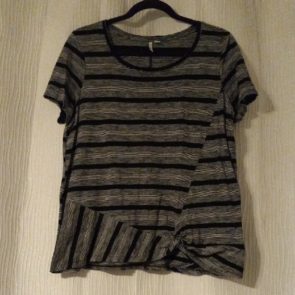 Striped Short-Sleeve Knot Front Tee - Black & Gray